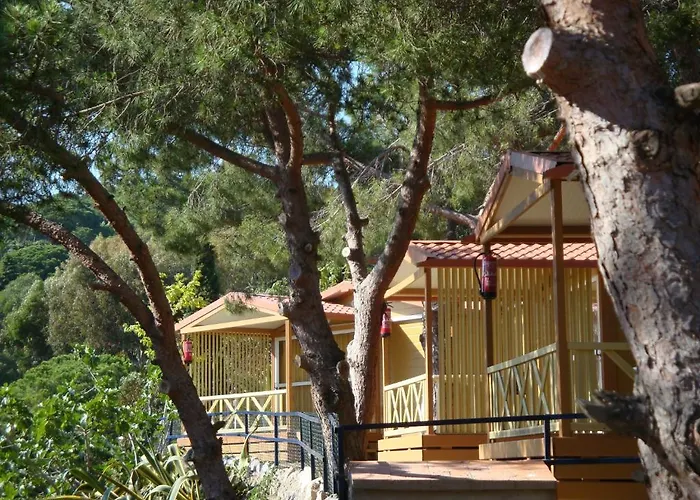 אתר קמפינג Roca Grossa 2*